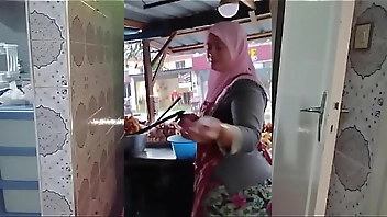 Thick Muslim Indonesian Milf